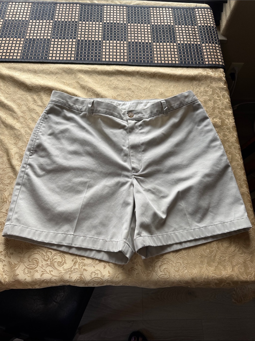 L.L. Bean Men's Light Tan Cotton Shorts size 38
